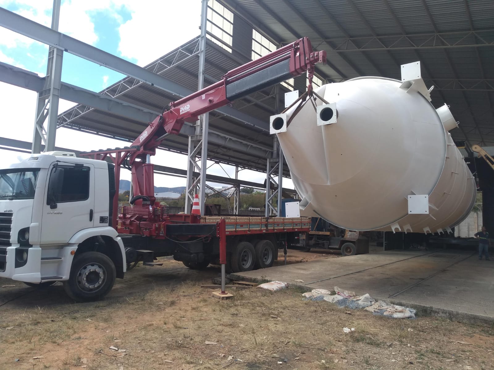 Içamento de tanque industrial - BH
